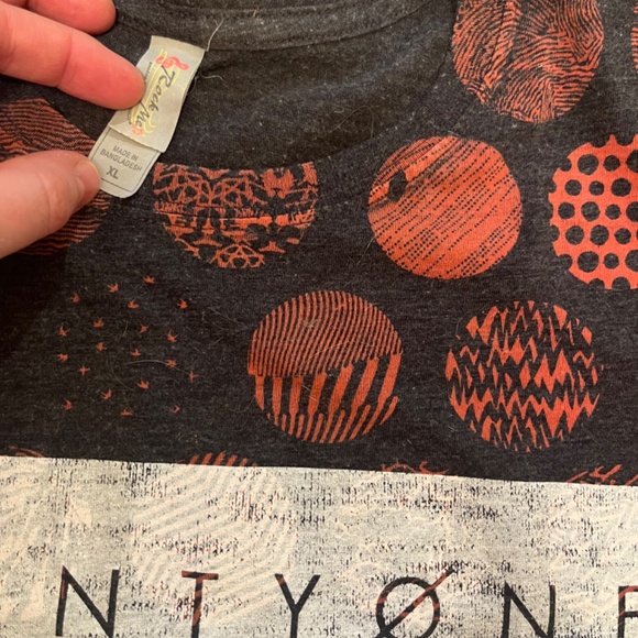 Bundle of 3 Twenty One Pilots Blurry Face graphic band tees - Picture 5 of 8